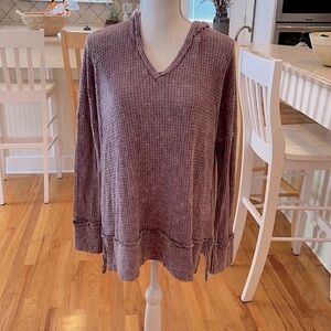 Sinuous burgundy waffle knit hooded tunic shirt